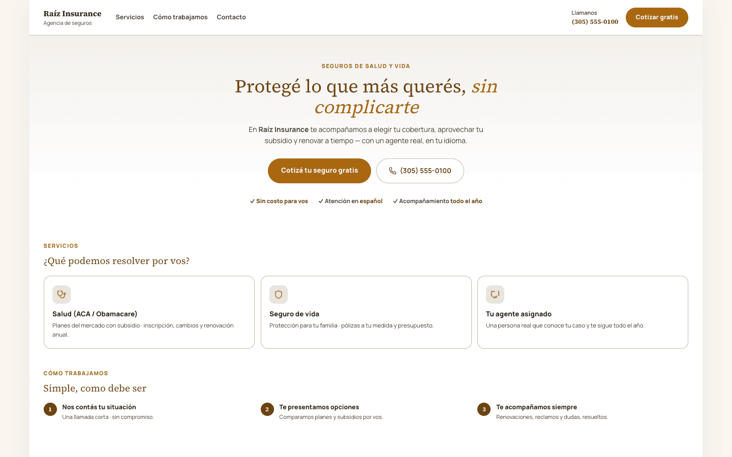 El mismo sitio con la marca de Raíz Insurance: tipografía Source Serif, acento ámbar